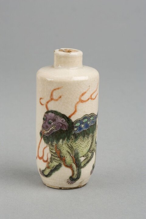 Qilin Pattern Porcelain Snuff Bottle