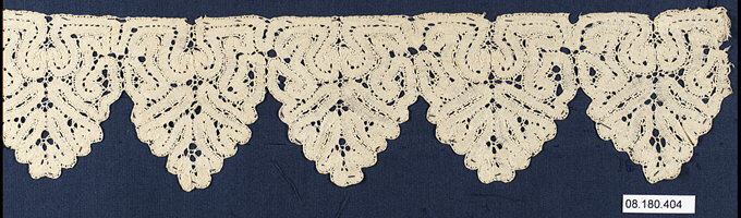 Antique Scalloped Lace Border