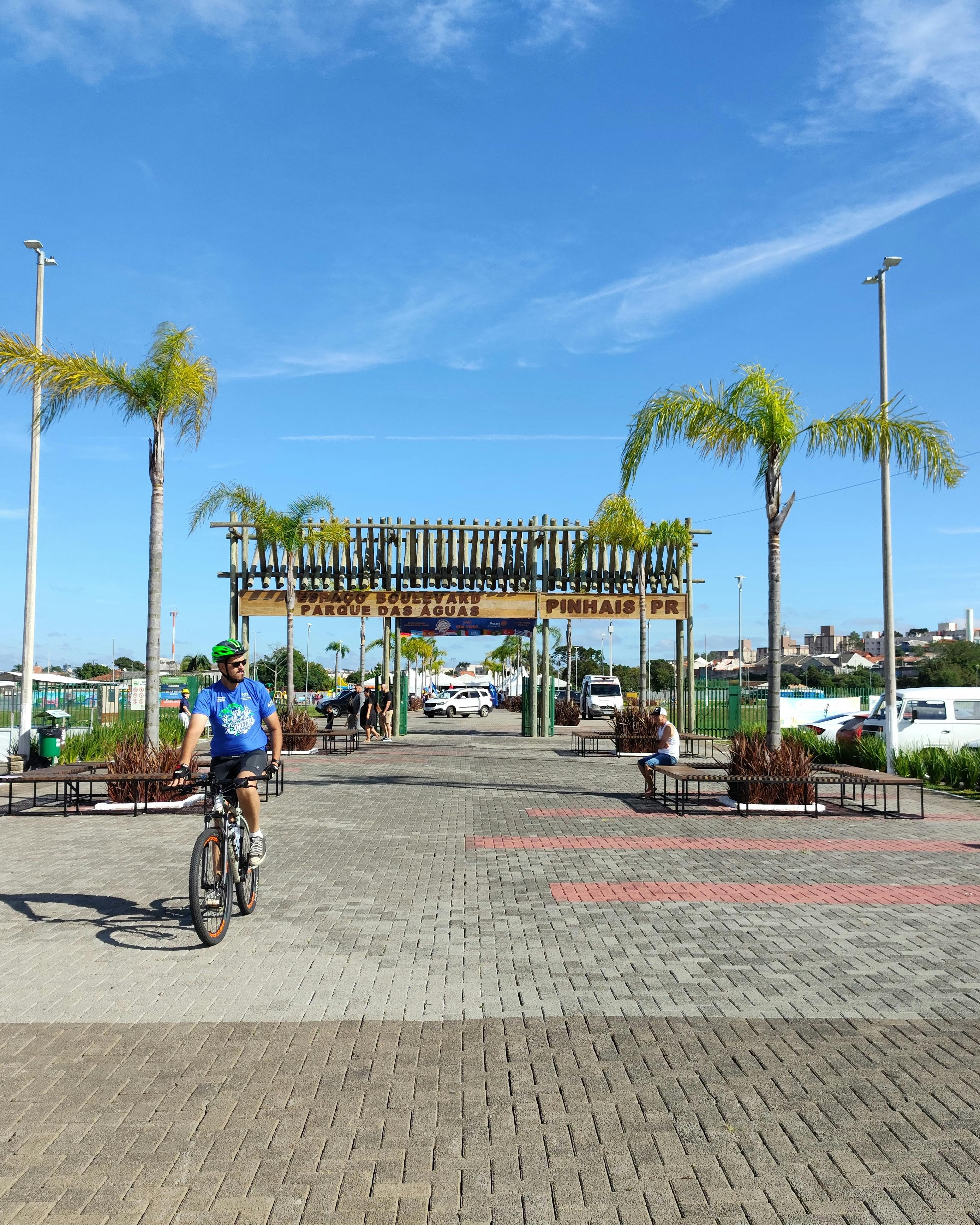 Cyclist at Parque das Aguas Entrance — Fitness