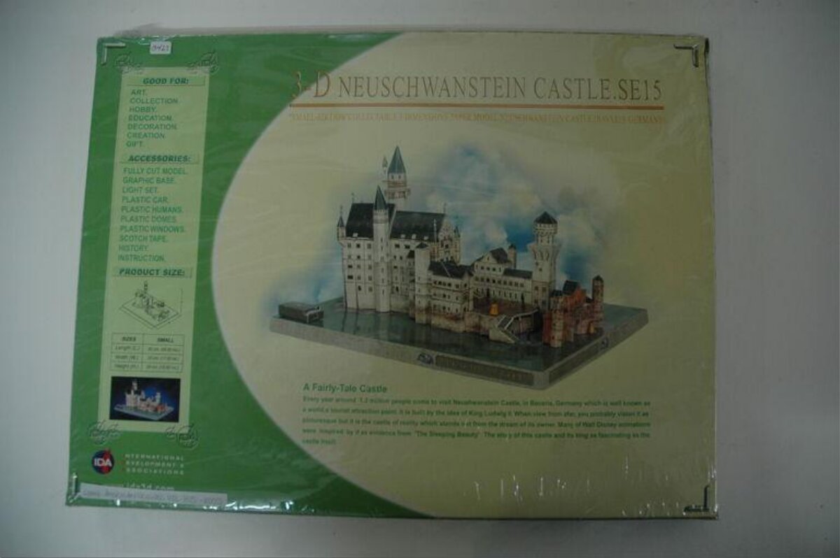 3D Neuschwanstein Castle Model Kit Box