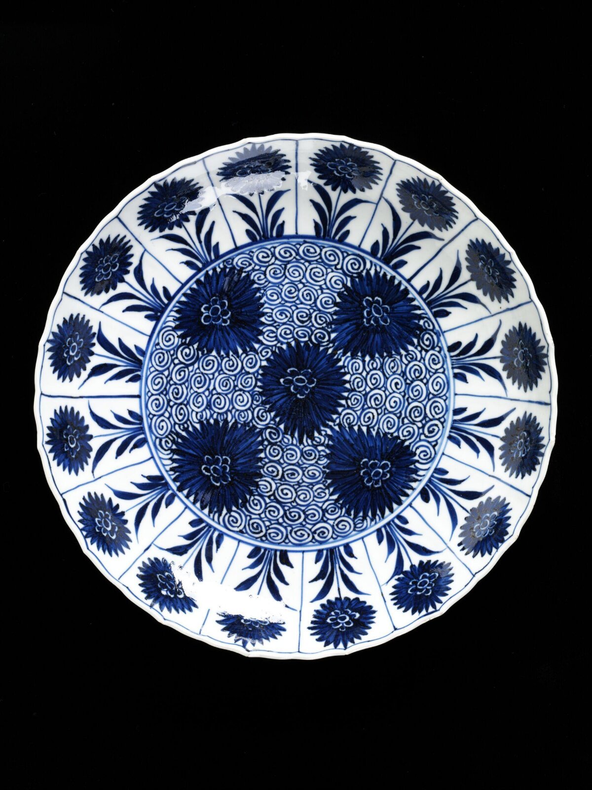 Blue and White Porcelain Chrysanthemum Plate