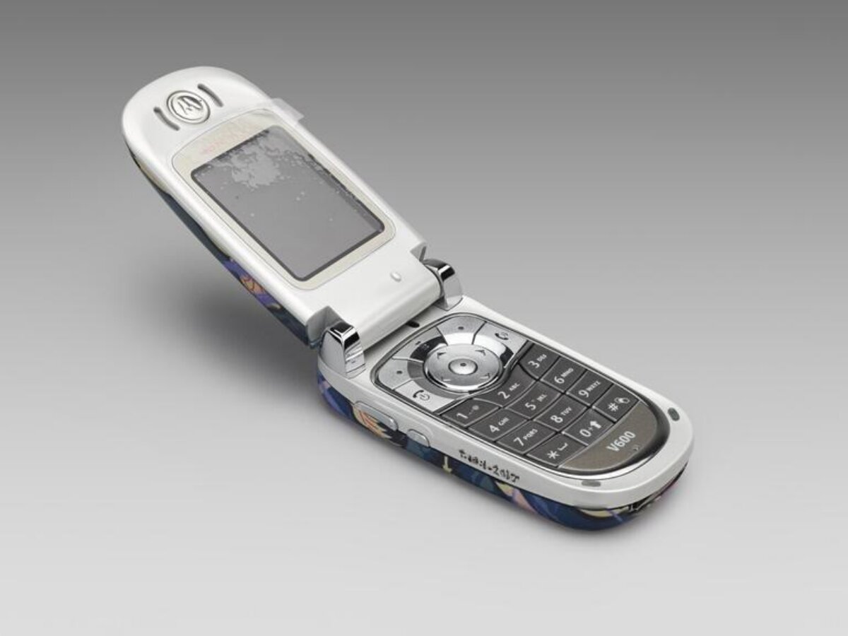 Open Motorola V600 Flip Phone