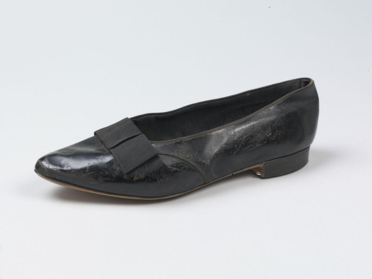 Vintage Black Leather Flat Shoe