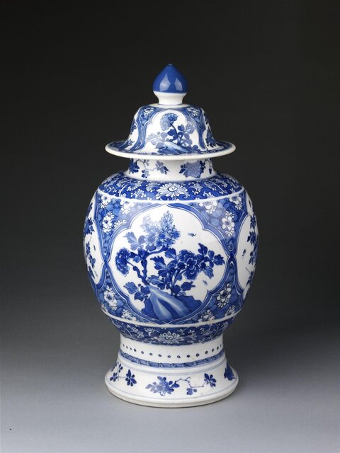 Blue and White Porcelain Covered Jar
