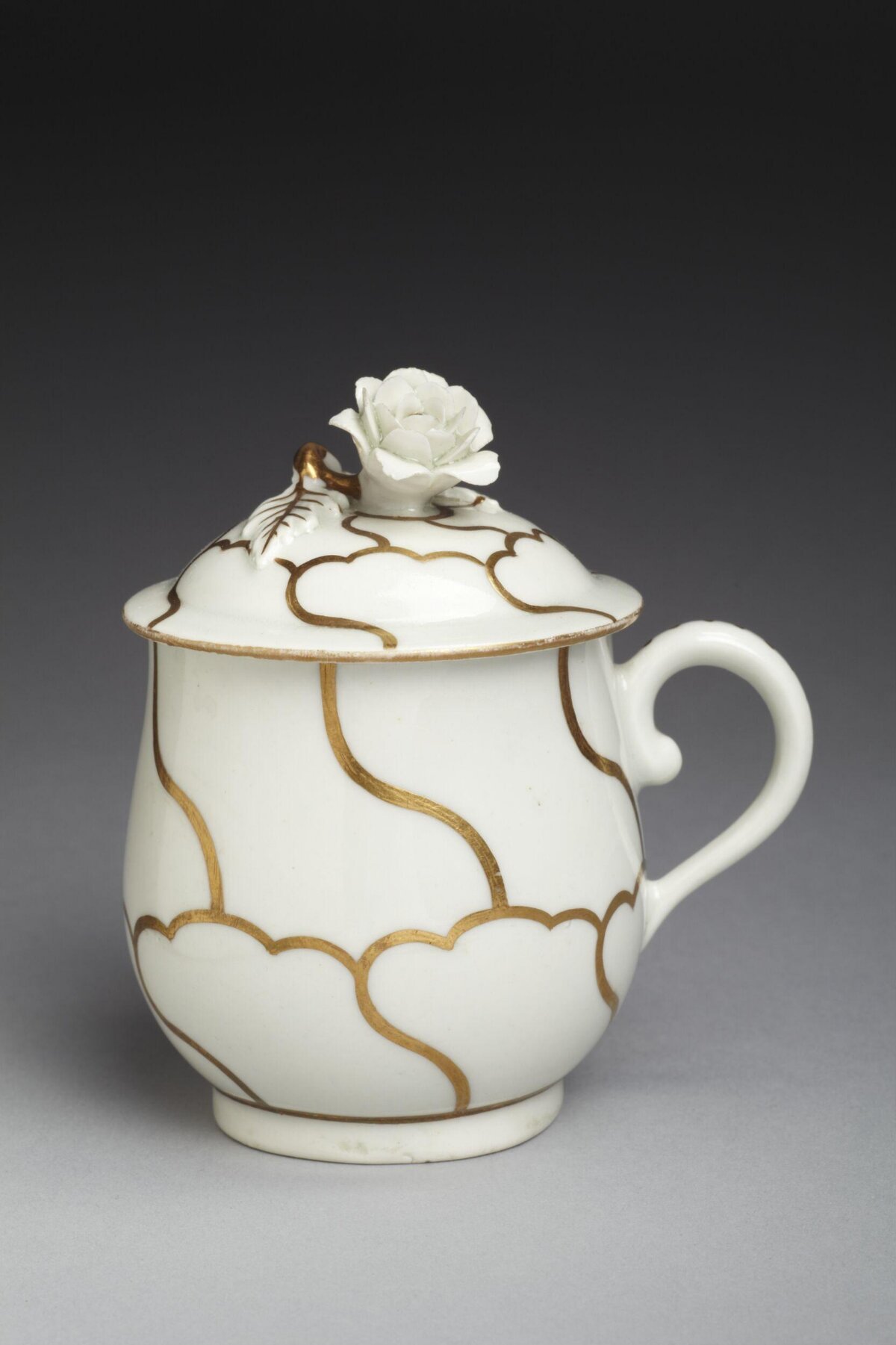 Gilded White Porcelain Lidded Cup