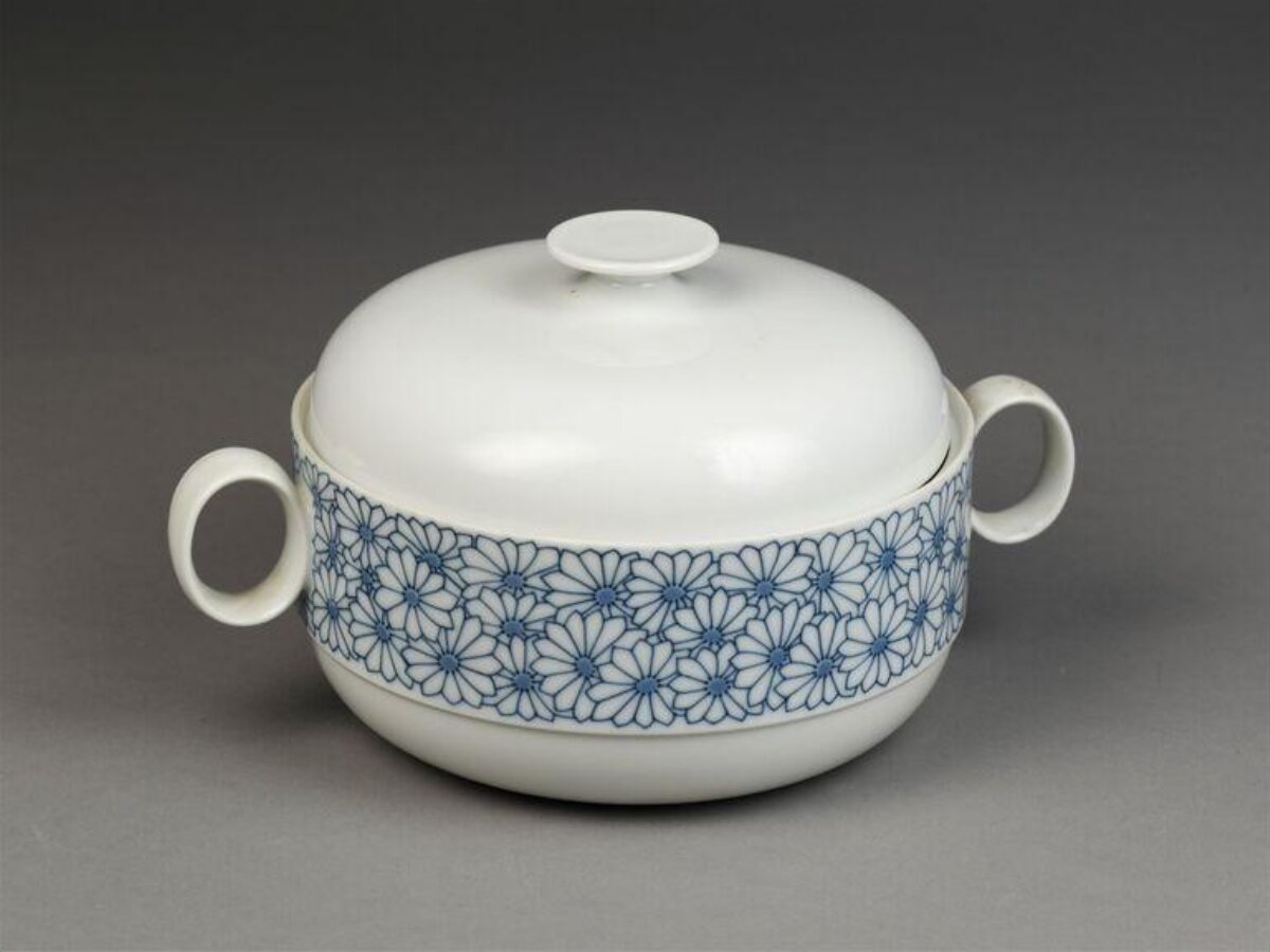 Blue Daisy Patterned Lidded Ceramic Pot