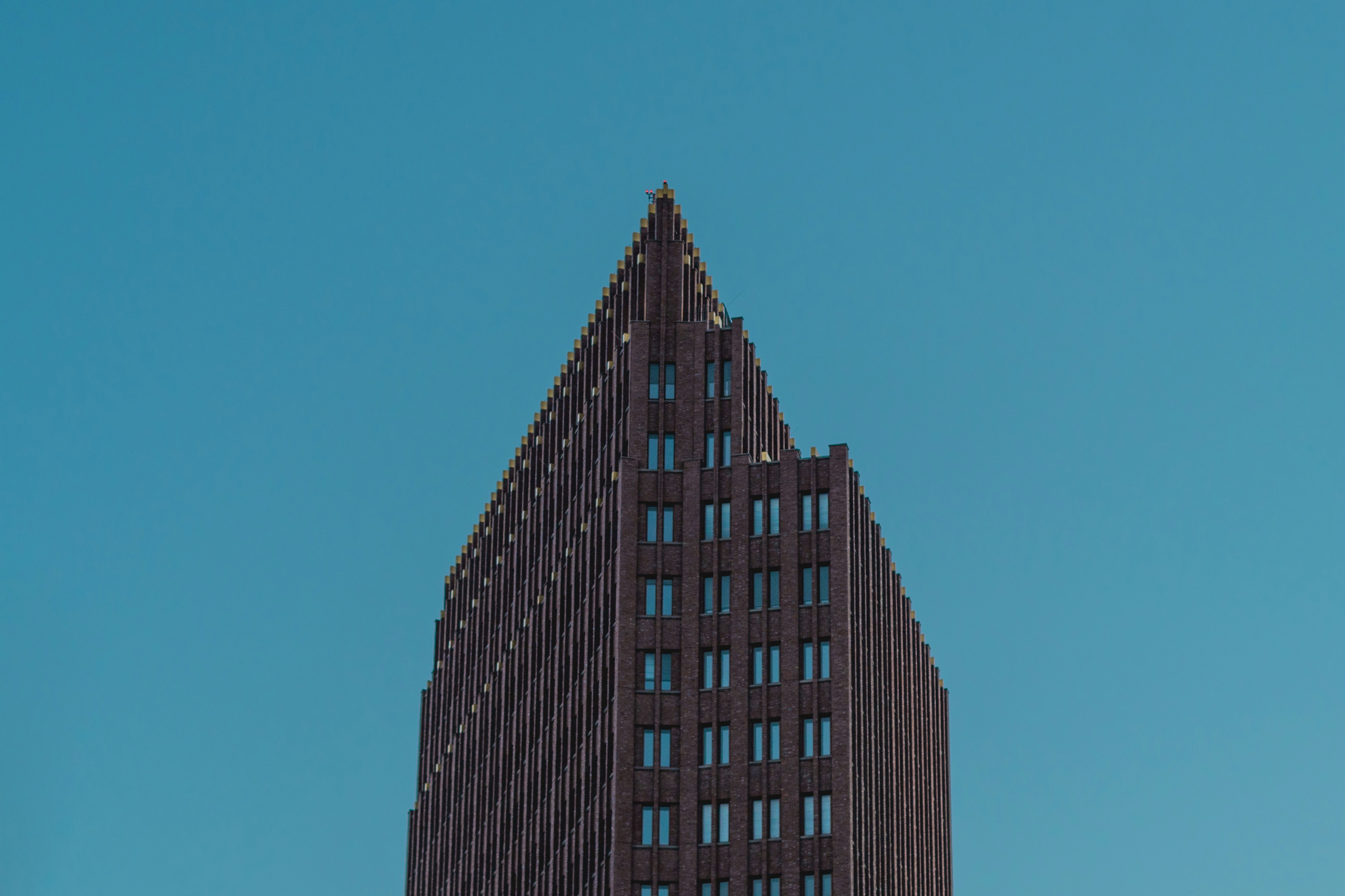 Brown Steep-top Skyscraper Under Blue Sky