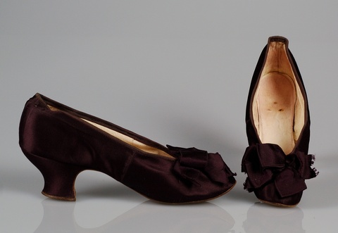 Vintage Dark Brown Bow Pumps