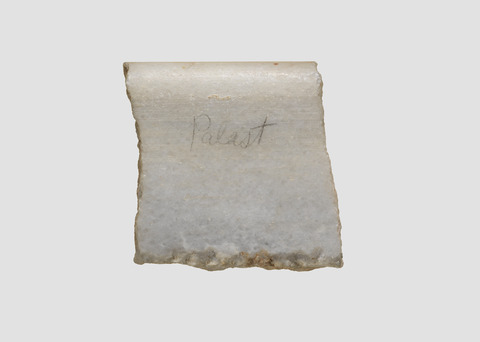 Palast Inscribed White Stone Fragment