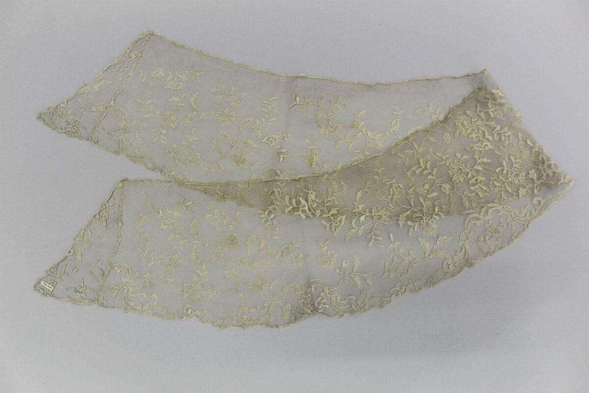 Vintage Floral Embroidered Lace Scarf