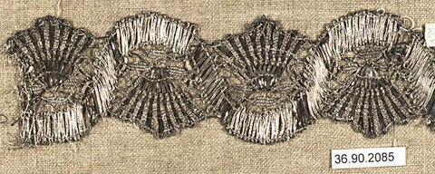Antique Metallic Scalloped Lace Trim