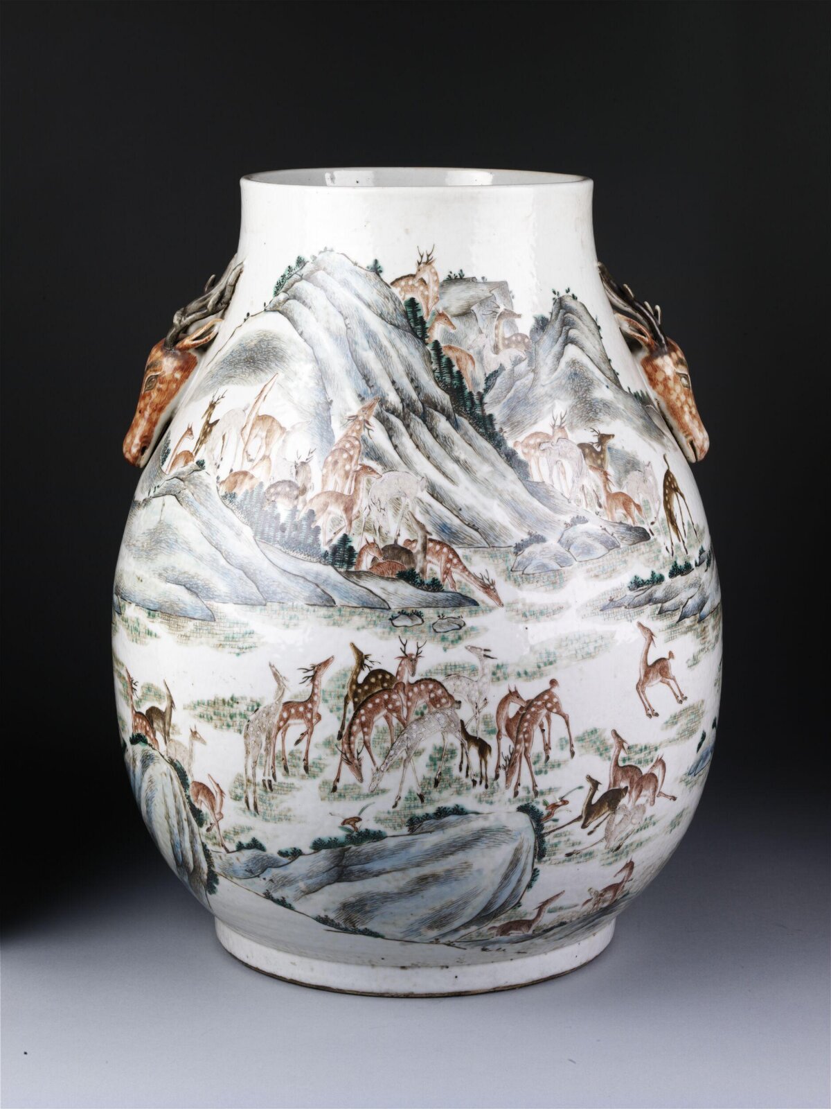 Hundred Deer Pattern Deer-head Porcelain Vase