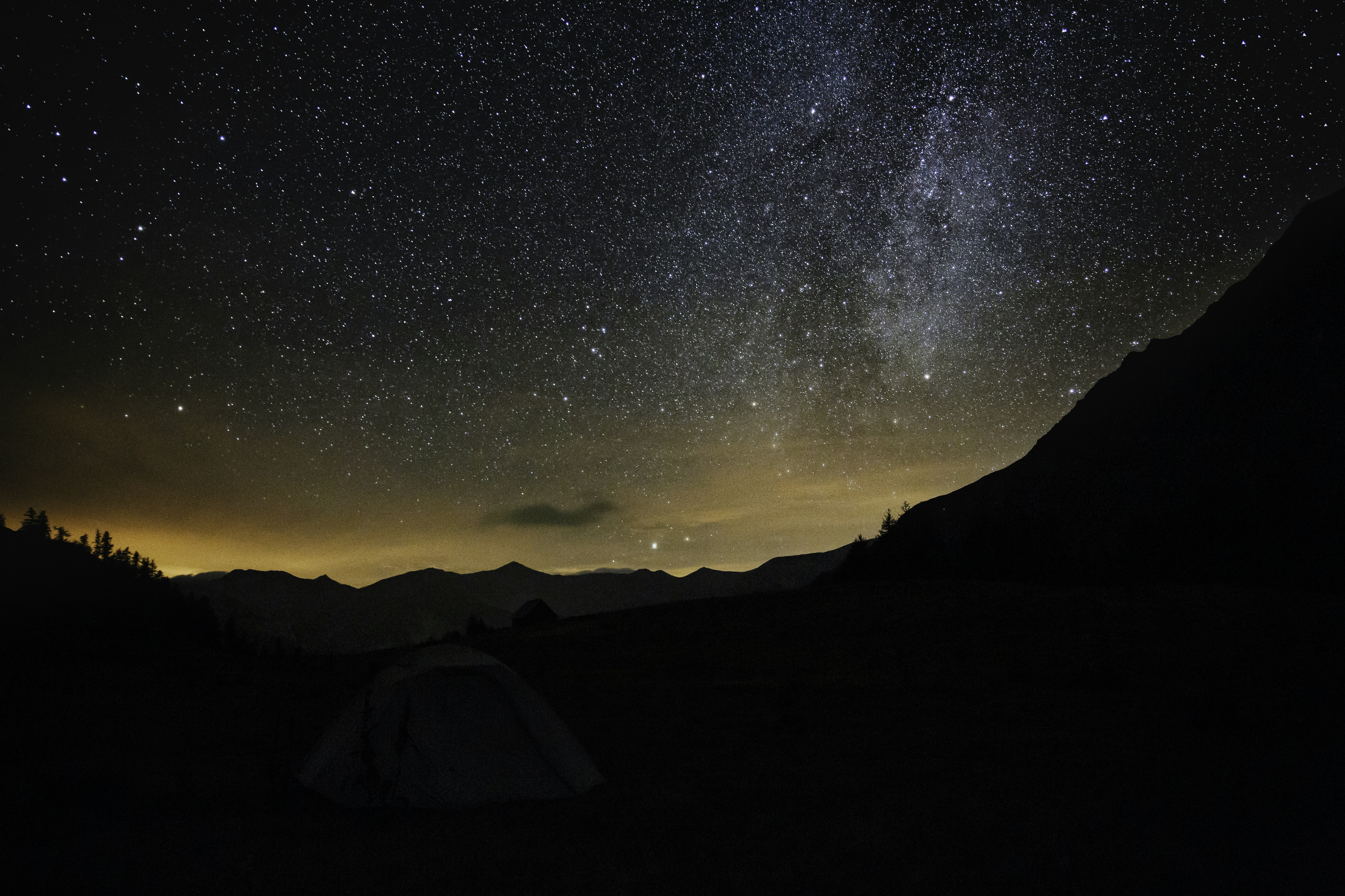 Starry Night Over Mountain Campsite — Scenery Wallpapers