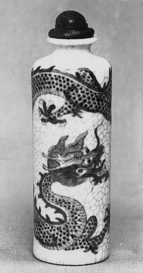 Ink Dragon Porcelain Snuff Bottle