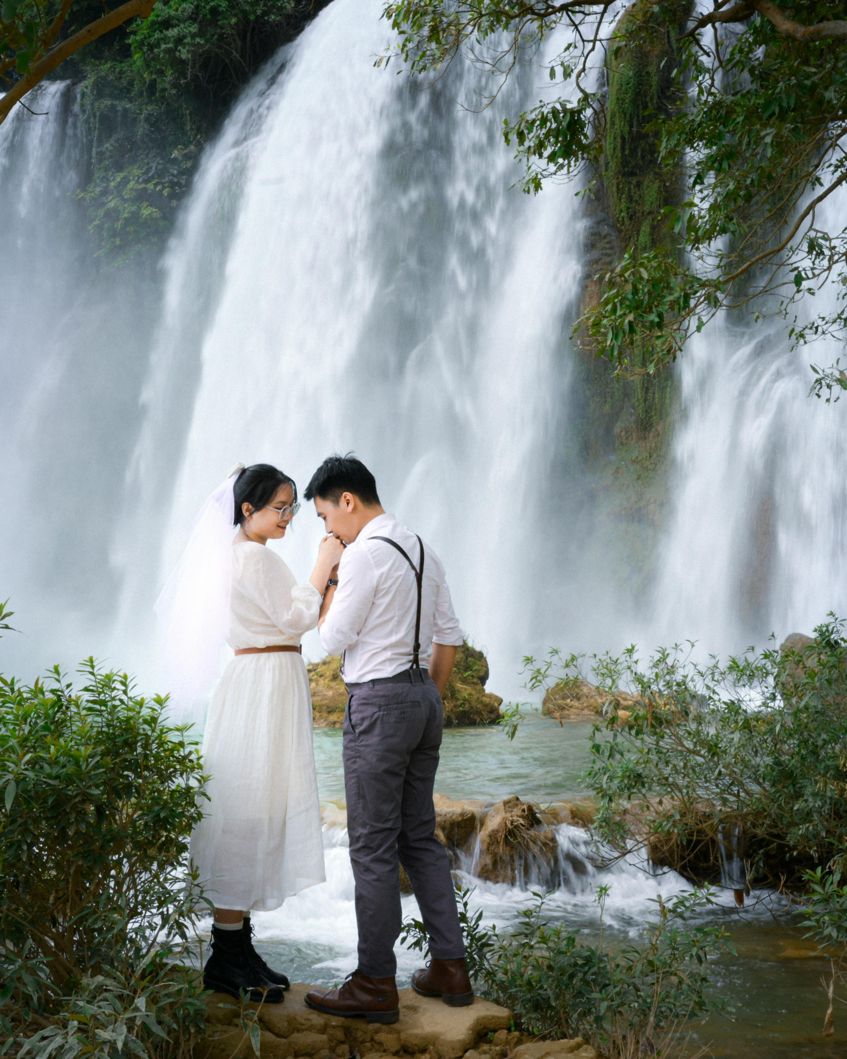 Pre-wedding Couple by Waterfall