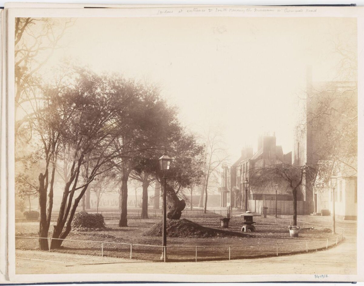 Vintage Garden at South Kensington Entrance