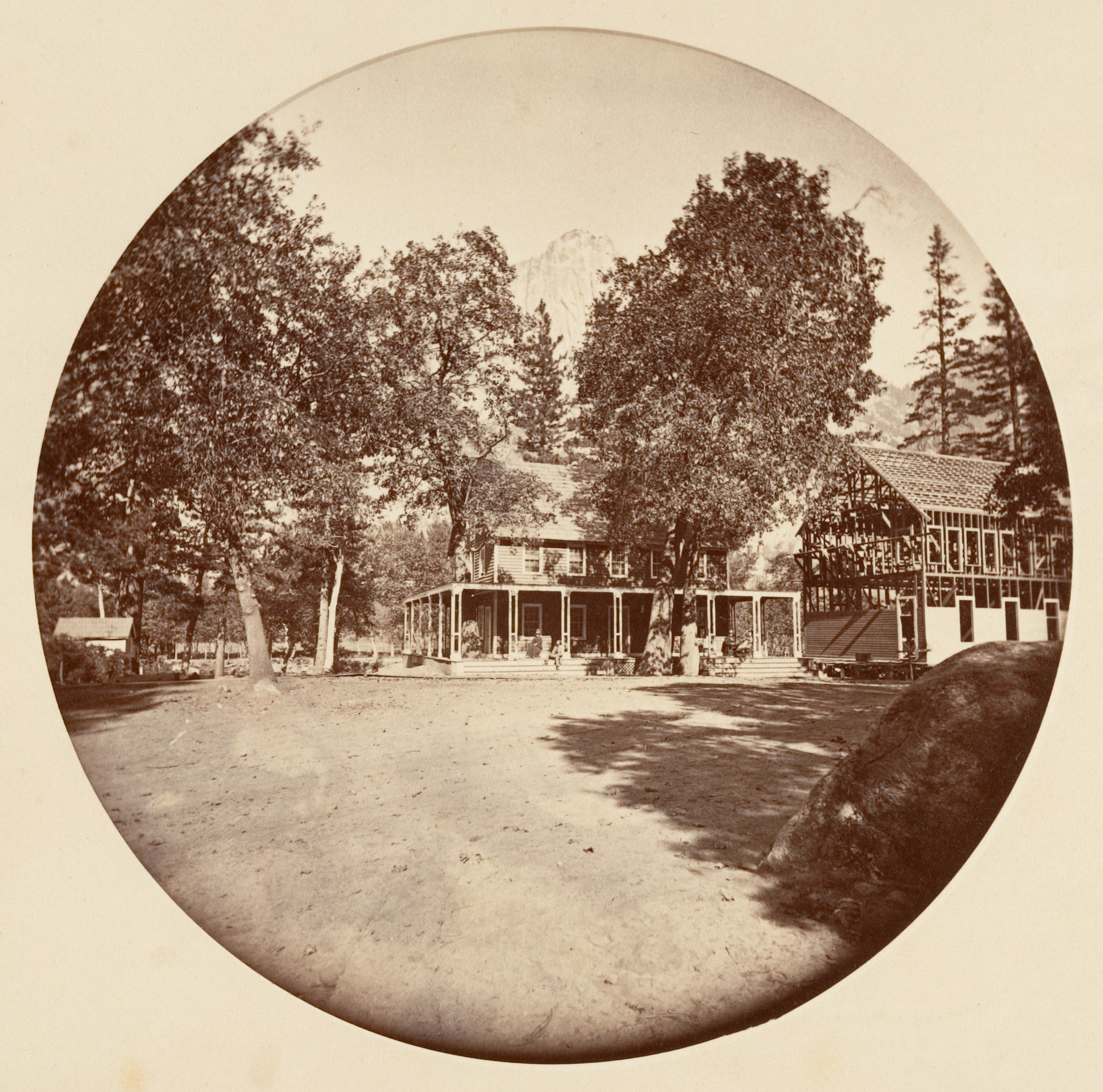 Vintage Mountain Lodge Exterior