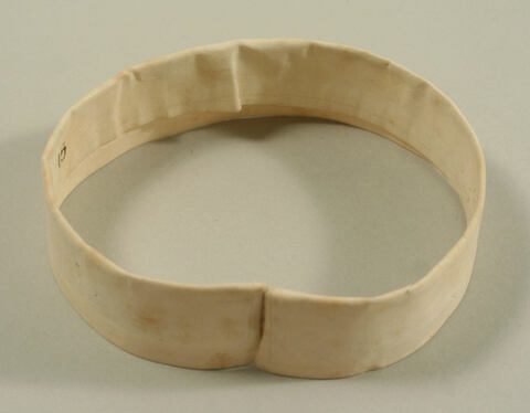 Vintage Off-white Cloth Collar
