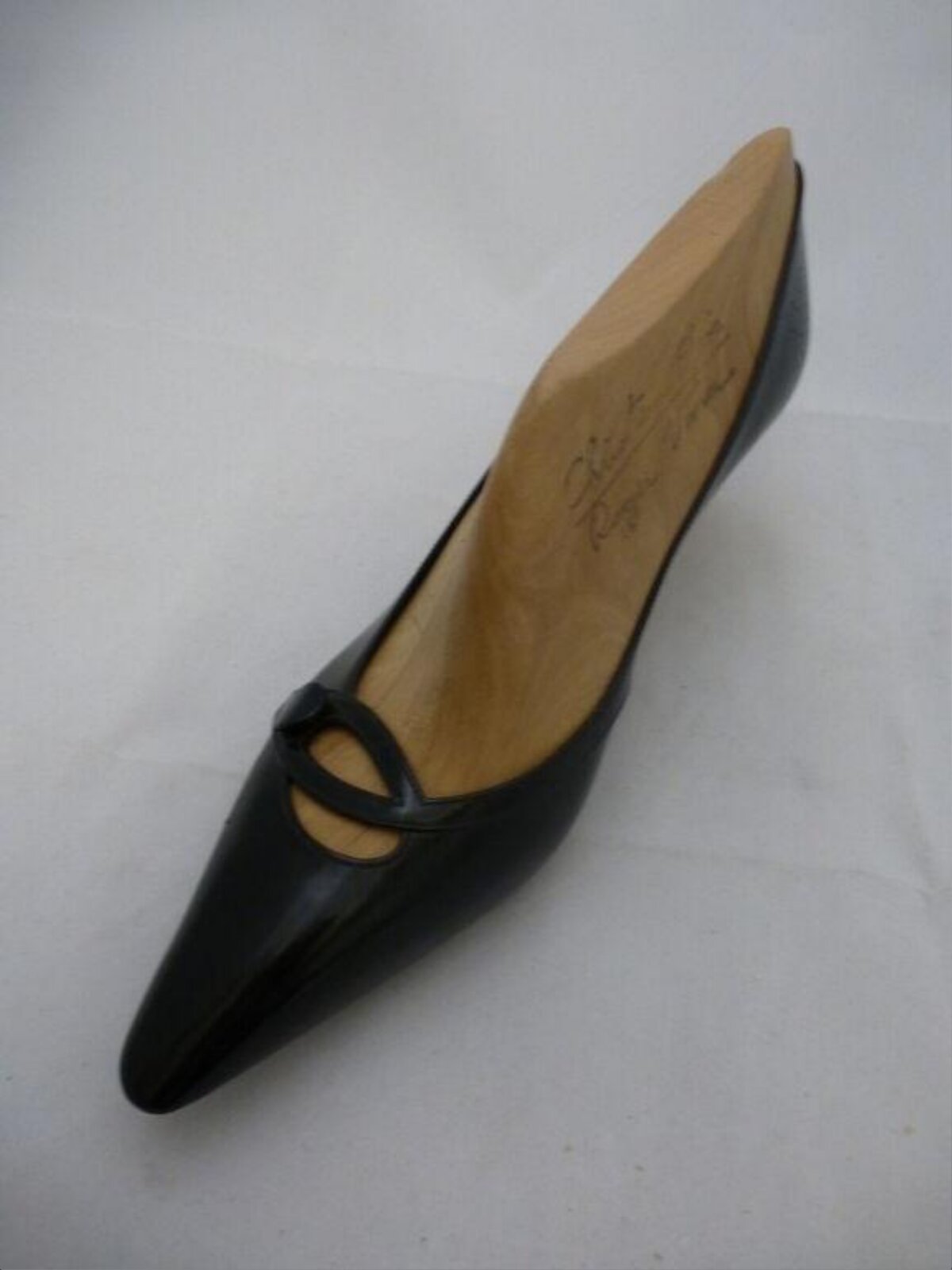 Black Pump with Wooden Shoe Tree