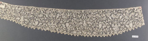 Antique Cream Lace Border