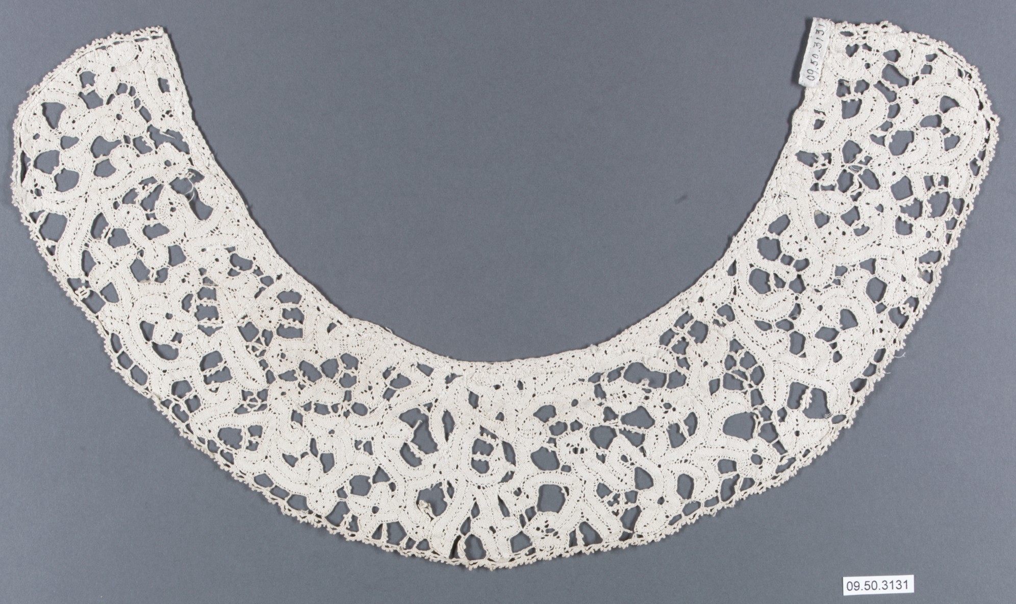 Antique White Lace Collar