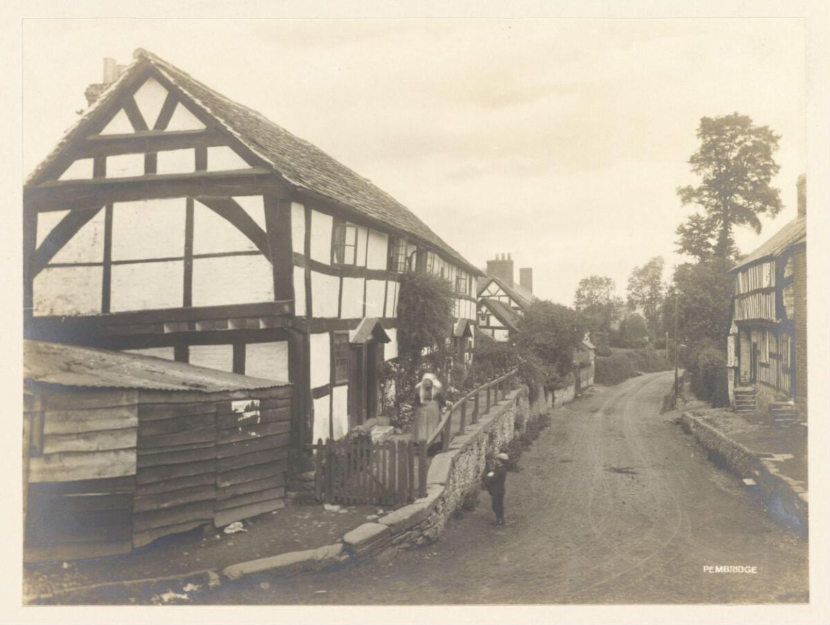 Pembridge Village Street View