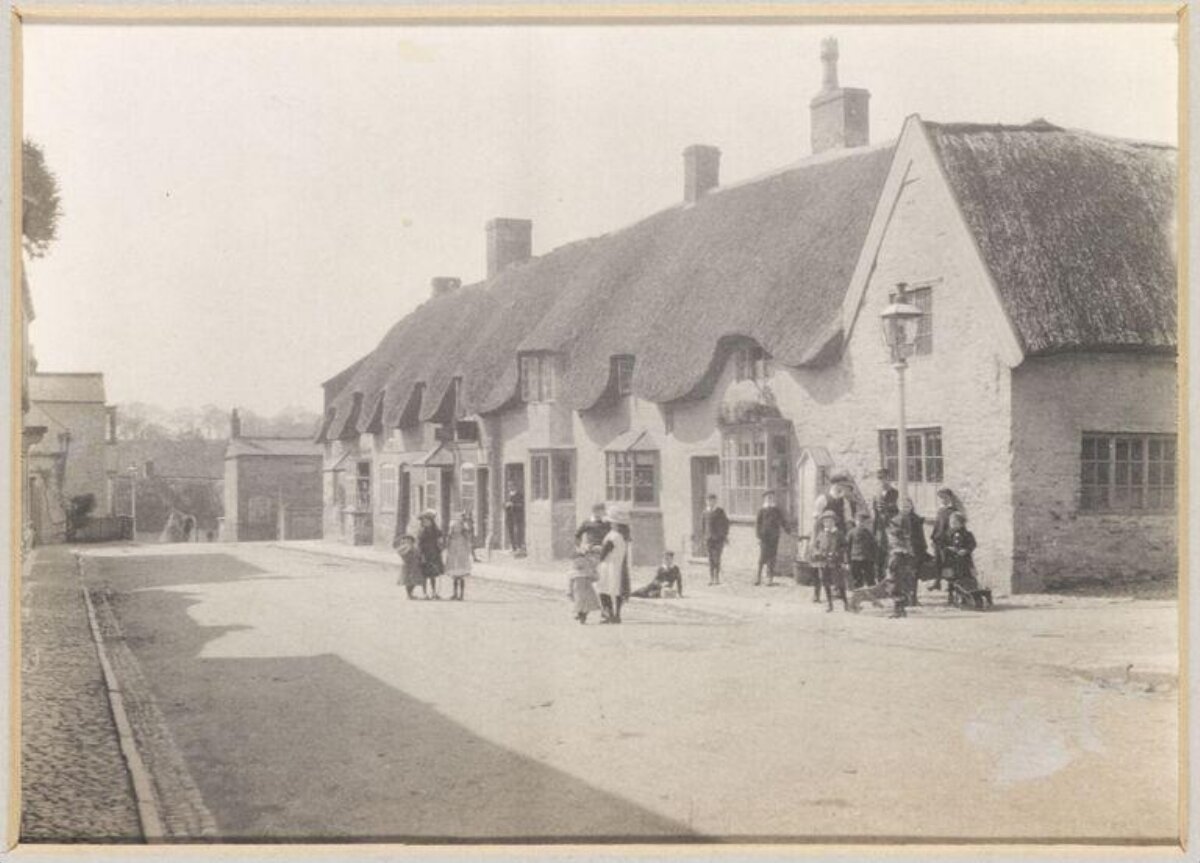 Vintage Thatched Cottage Village Street