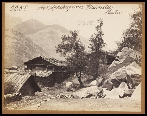 Vintage Hot Springs Near Minalee Kulu