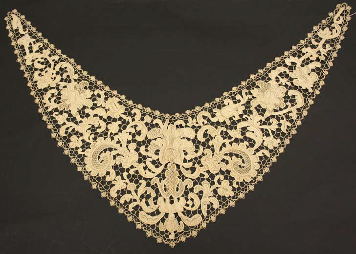 Vintage V-shaped Lace Collar